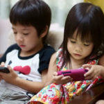 Hal-hal dalam pemberian hape pada anak handphone untuk anak